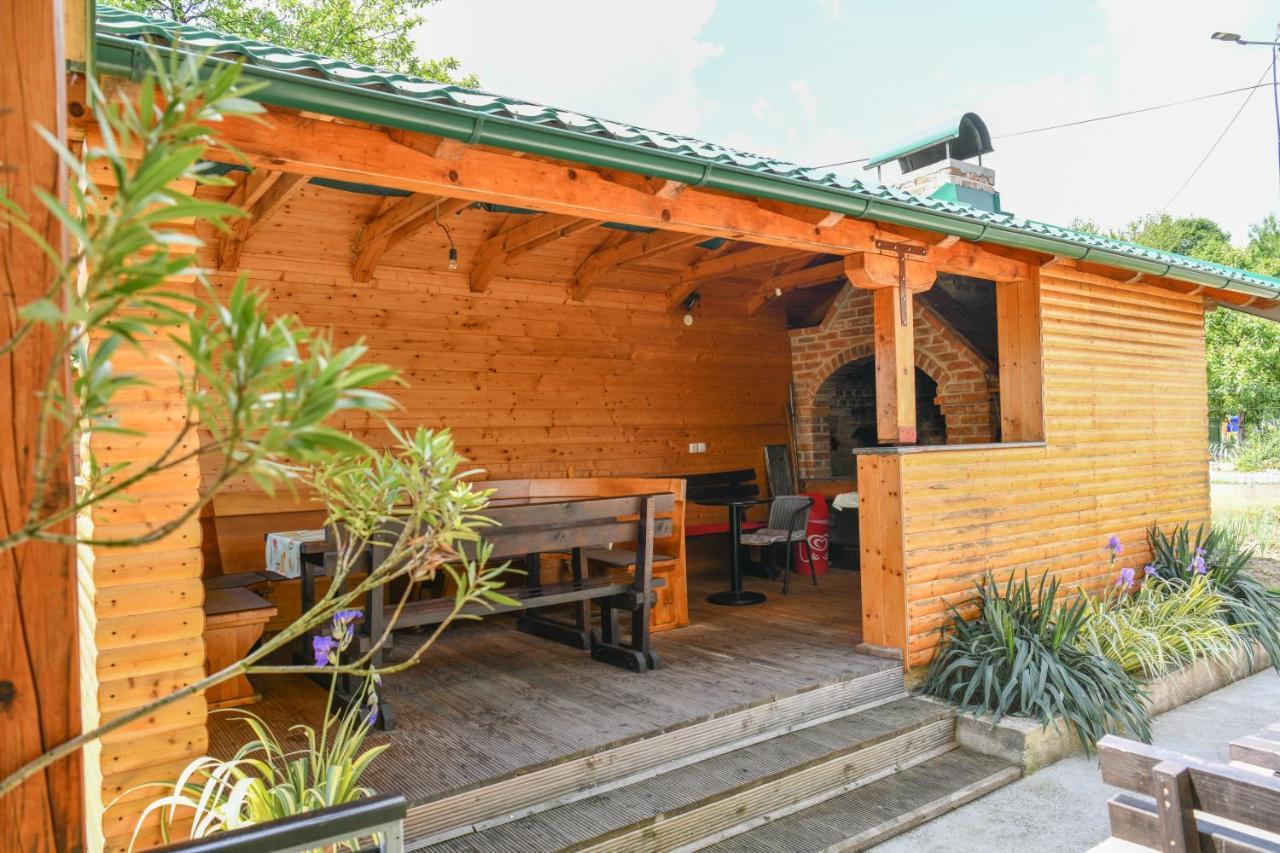克思马尼克住宿加早餐旅馆 格拉博瓦茨 外观 照片